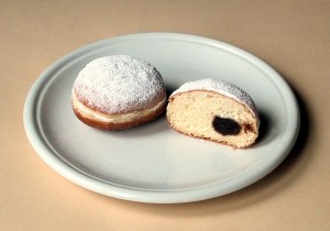"Berliner Pfannkuchen" met pruimenmoes