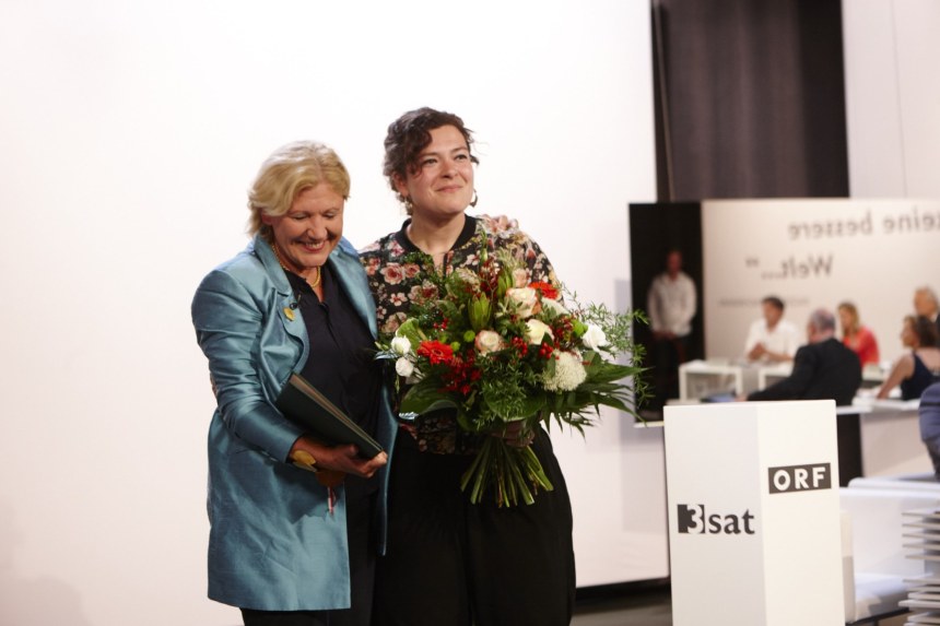 Nora Gomringer (r) wint Ingeborg-Literatur-Preis 2015. Foto Johannes Puch - www.johannespuch.at 