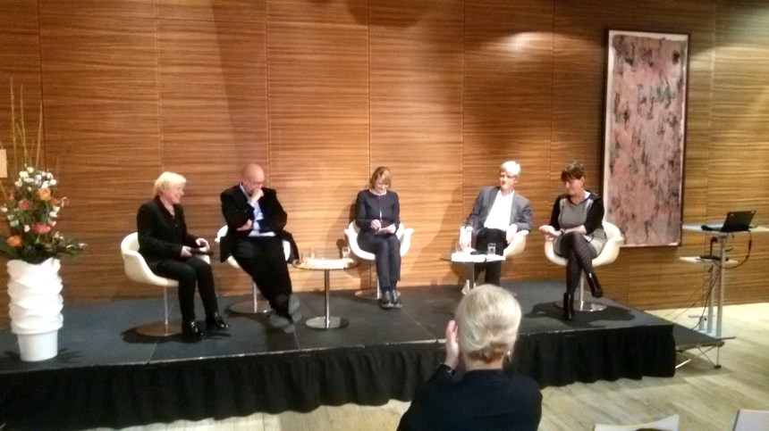 V.l.n.r.: Bascha Mika, Rolf-Dieter Krause, Anke Plättner, Juurd Eijsvogel en Dieuwke van Ooij.